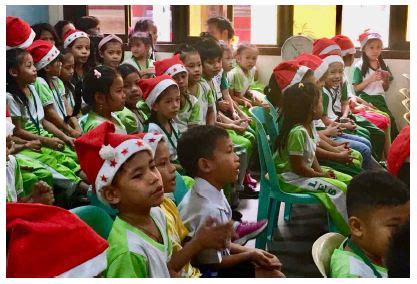 Chupaan ng Teacher at student Pag Tapos ng Christmas party .